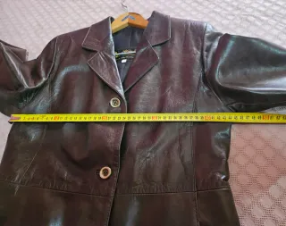 Chaqueta de cuero marrón