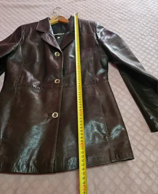 Chaqueta de cuero marrón