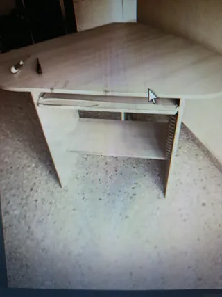 Rinconera de madera para ordenador