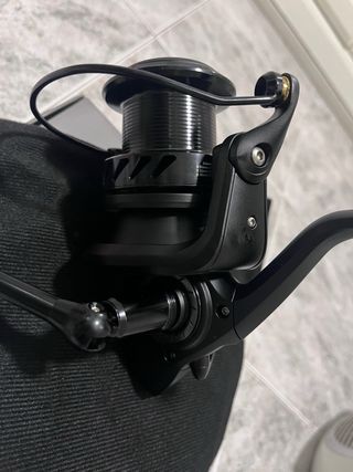 Carrete Daiwa Black Widow 25A