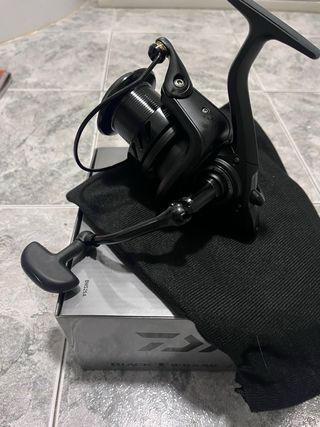 Carrete Daiwa Black Widow 25A