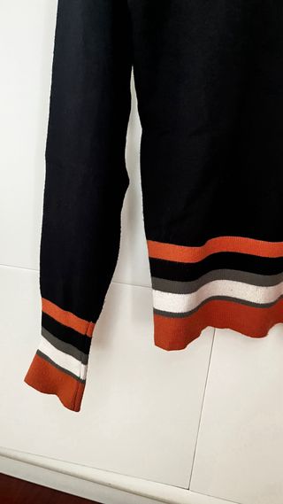 Lote 3 jerseys: negro, gris plata y grecas azul