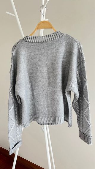 Lote 3 jerseys: negro, gris plata y grecas azul