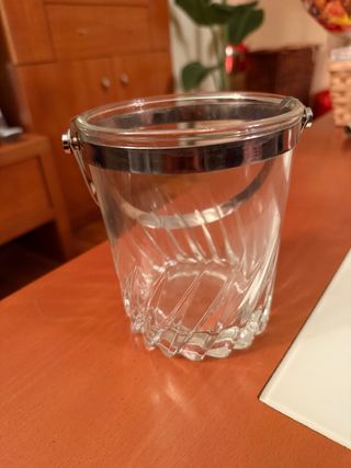 Cubierta de vidrio y metal