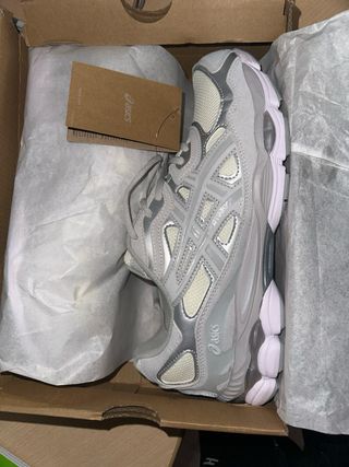 Asics talla 45 beige/blanco sin usar