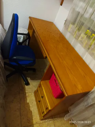 Cama madera con cabecero, escritorio y silla