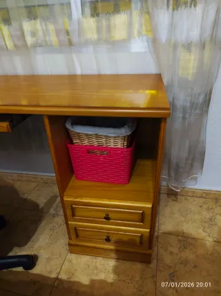 Cama madera con cabecero, escritorio y silla