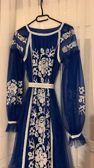 Vestido bordado azul y blanco talla  M/L
