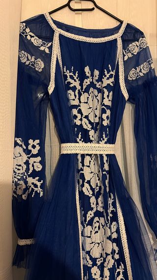 Vestido bordado azul y blanco talla  M/L