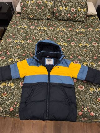 Cazadora de hombre Tommy Hilfiger azul y amarilla