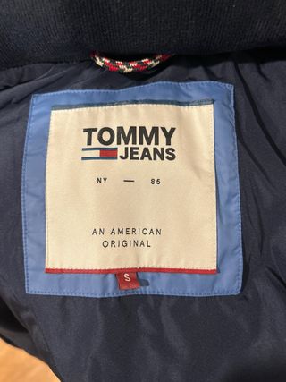 Cazadora de hombre Tommy Hilfiger azul y amarilla