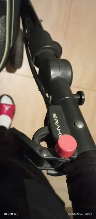 Carro de bebé color verde