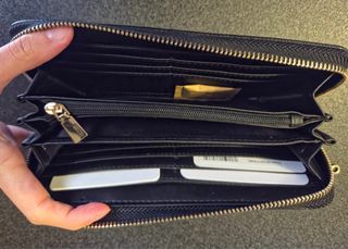 Portafoglio Guess nero mai utilizzato