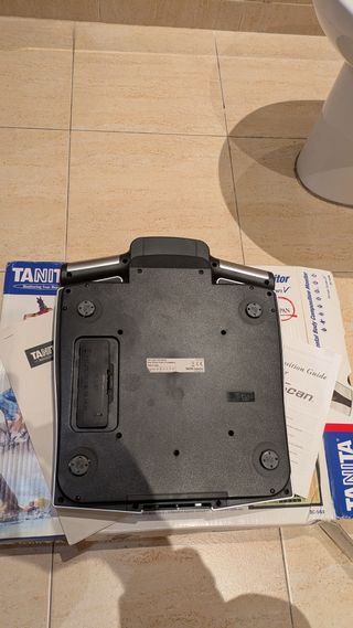 Báscula Tanita BC-545N con caja y manuales