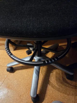 Silla de oficina gris