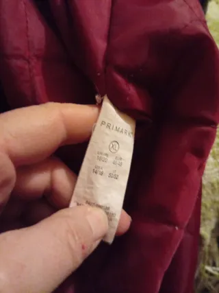 Anorak granate con capucha