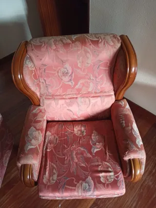 2 Sillones tapizados tela y madera