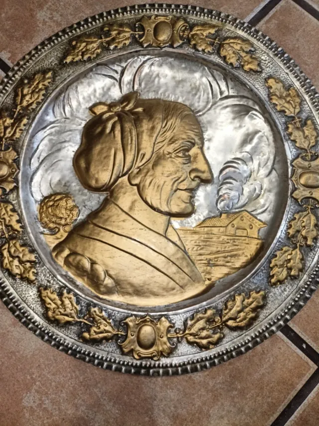 Piatto in rame da appendere grande 43cm con scena di contadina