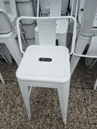 Taburete alto blanco metálico