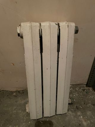 Dos radiadores de hierro fundido