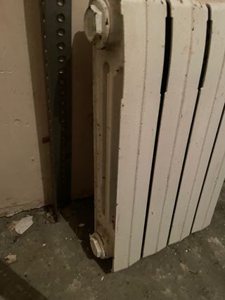 Dos radiadores de hierro fundido