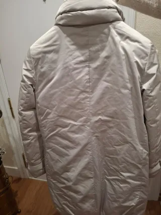 Plumífero Zara gris claro cuello pelo