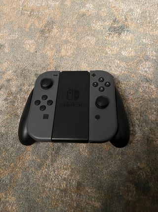 Nintendo Switch con 4 mandos y soporte