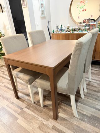 Mesa EKEDALEN con sillas HENRIKSDAL
