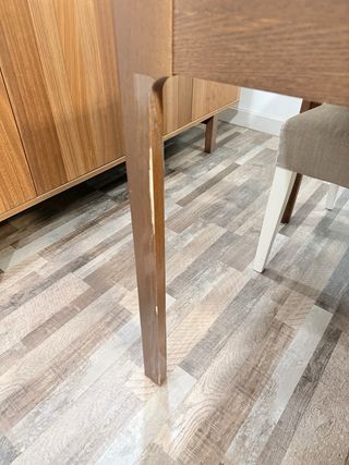 Mesa EKEDALEN con sillas HENRIKSDAL