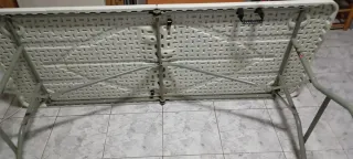 Tavolo pieghevole in plastica bianco