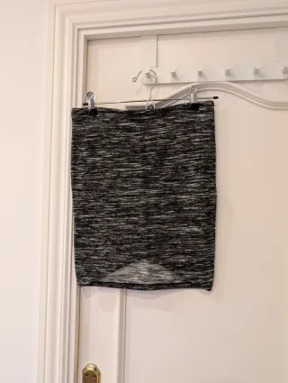 Falda tubo gris y negra