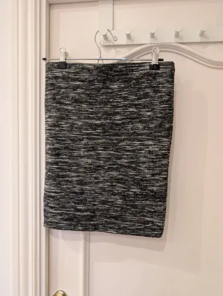 Falda tubo gris y negra