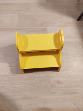 Escalón para niños pequeños de la marca Montessori