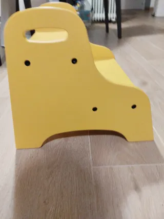 Escalón para niños pequeños de la marca Montessori