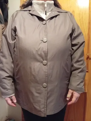 Gabardina corta ligera marrón "topo"