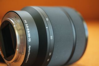 Sony FE 28-70mm F3.5-5.6 OSS Lente