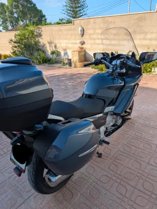Motocicleta Yamaha FJR 1300 AE.