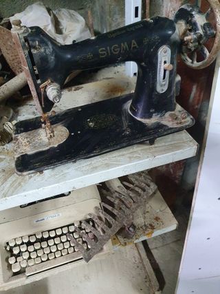 Máquina de coser antigua SIGMA