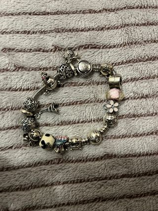 Pulsera Pandora con charms