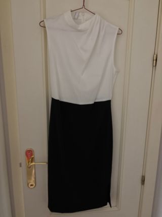 Vestido blanco y negro cuello drapeado sin mangas