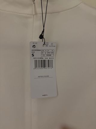 Vestido blanco y negro cuello drapeado sin mangas