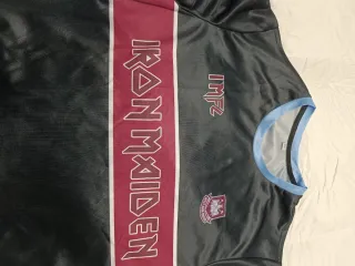Camiseta  Iron Maiden West Ham Negra Roja