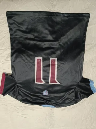 Camiseta  Iron Maiden West Ham Negra Roja