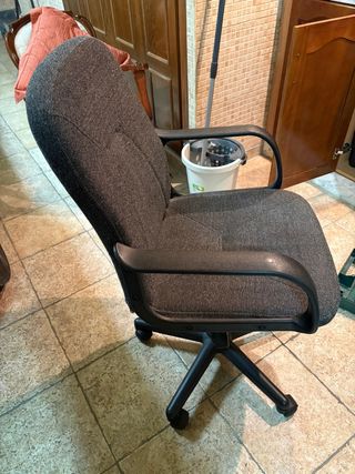 Sillas de escritorio tapizadas en tela gris