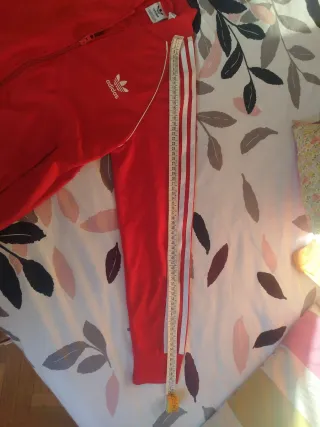 Chándal Adidas Rojo Original talla 13-14 años.