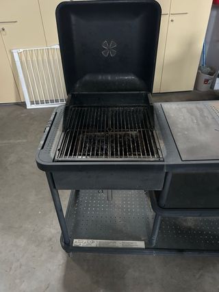 Barbacoa Negra con Carrito