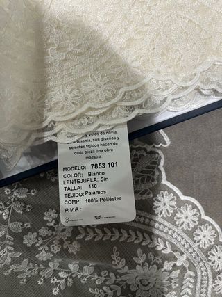 Manteleta fallera bordada