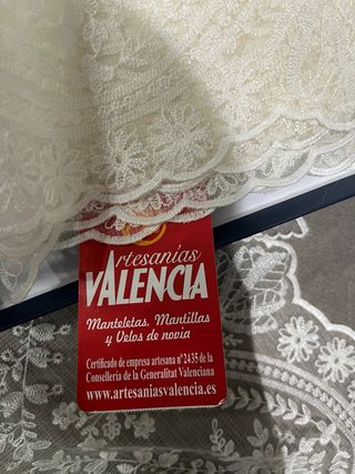 Manteleta fallera bordada