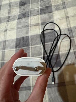 Adaptador blanco + cable USB negro de iPhone