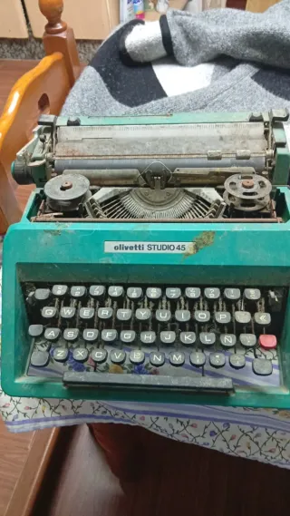 Máquina de escribir Olivetti Studio 45